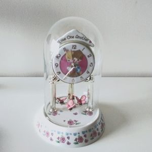 SPINNING BUTTERFLYS CLOCK BRAND NEW